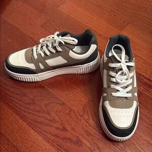 SHEIN Brown and White Platform Shoes with Chunky Sole